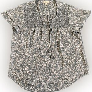 Style & Co flutter sleeve blouse